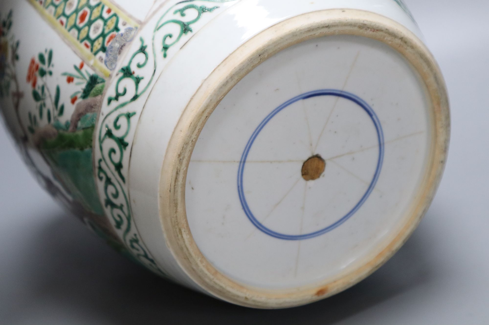 A Chinese famille verte vase, Kangxi period, height 33cm
